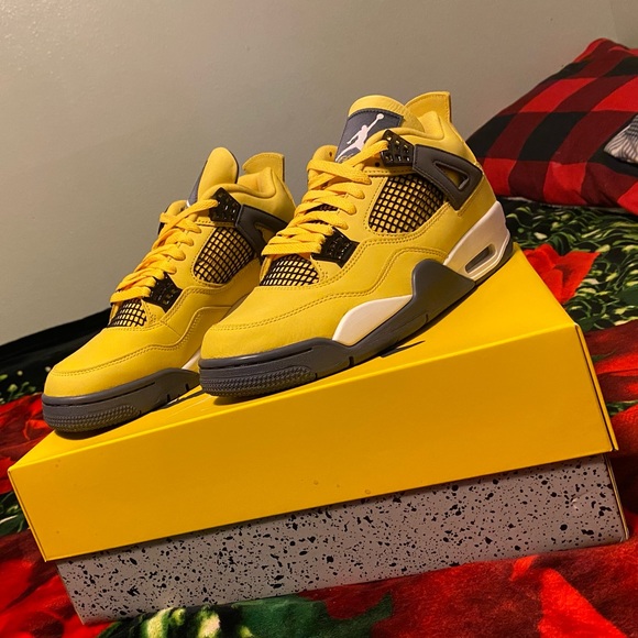 Selling these new air jordan 4 retro Lightning